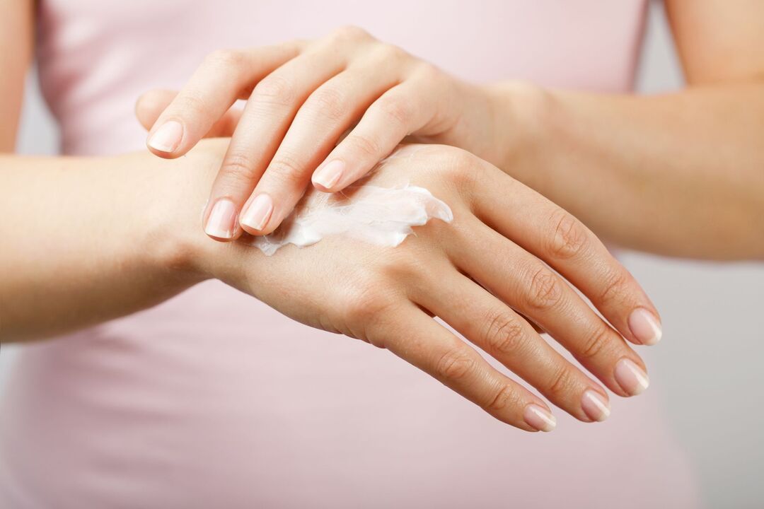 Tratamiento de hongos con crema de queramina.